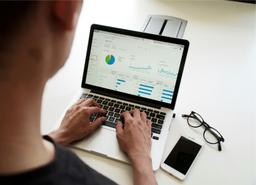 Interval Funds: Balancing Liquidity with Long-Term Yield